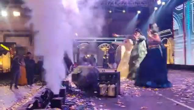 Sparkular fountains and confetti on stage